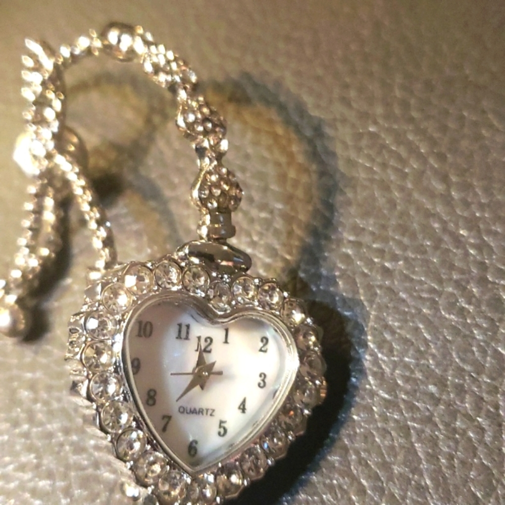 FAUX Diamond Heart Watch  Silver EUC.